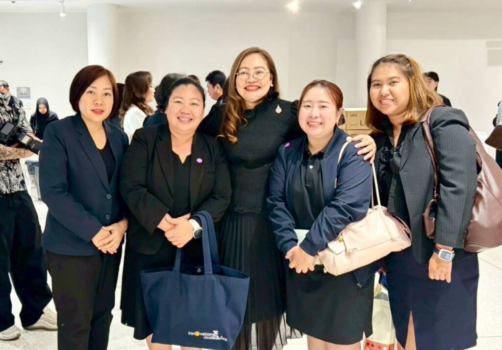 685116330_122217007304313138_542203535700368206_n-1024x715 เข้าร่วมการอบรมเชิงปฏิบัติการเพื่อเสริมสร้างทักษะการประยุกต์ใช้บอร์ดเกมในการจัดกิจกรรม โครงการ Play to Learn เล่นให้รู้ และรับมอบบอร์ดเกม Wishlist