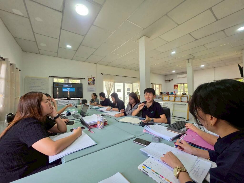 697413119_122210649440571109_551628299393881684_n-1024x768 ประชุมชี้แจงการกรอกข้อมูลลงในแพลตฟอร์ม DOLE Zero Dropout