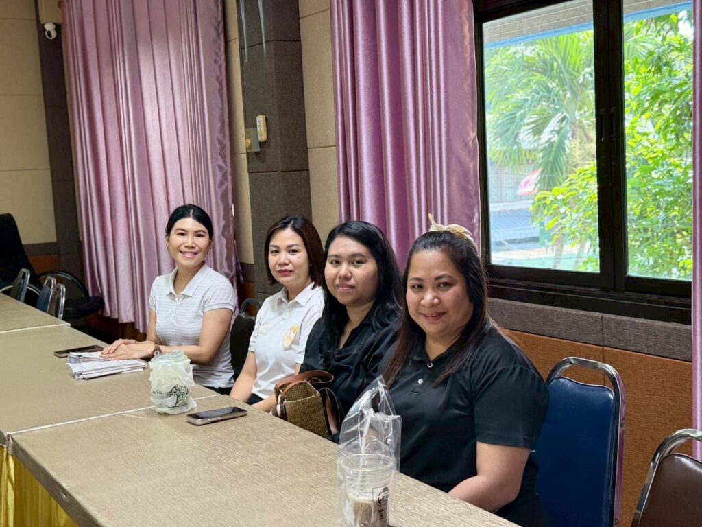 702215008_122211247316571109_3232055711489515803_n-1024x768 สาธิตและสอนการประดิษฐ์ดอกไม้จันทน์