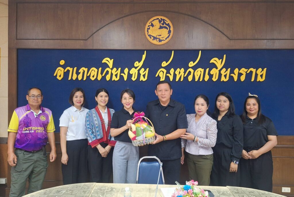 702250579_122211247568571109_6326377156999103154_n-1024x686 สาธิตและสอนการประดิษฐ์ดอกไม้จันทน์