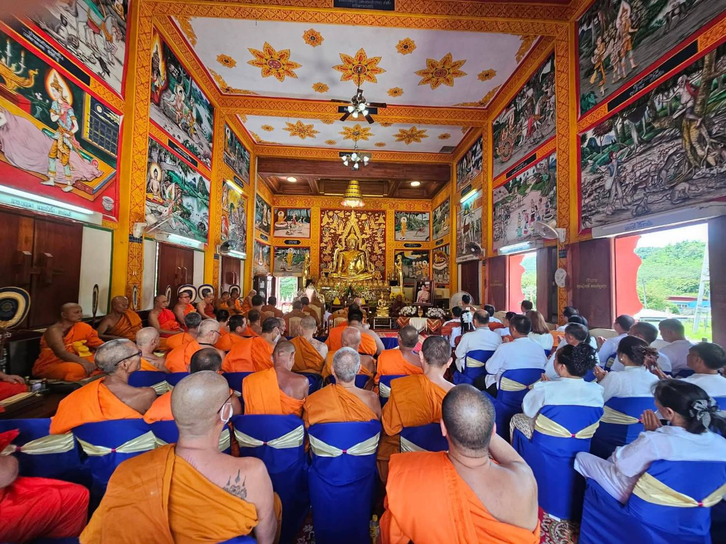266211_0 เข้าร่วมพิธีบำเพ็ญกุศลถวายพระพันปีหลวงอำเภอเวียงชัย ประจำเดือนพฤษภาคม