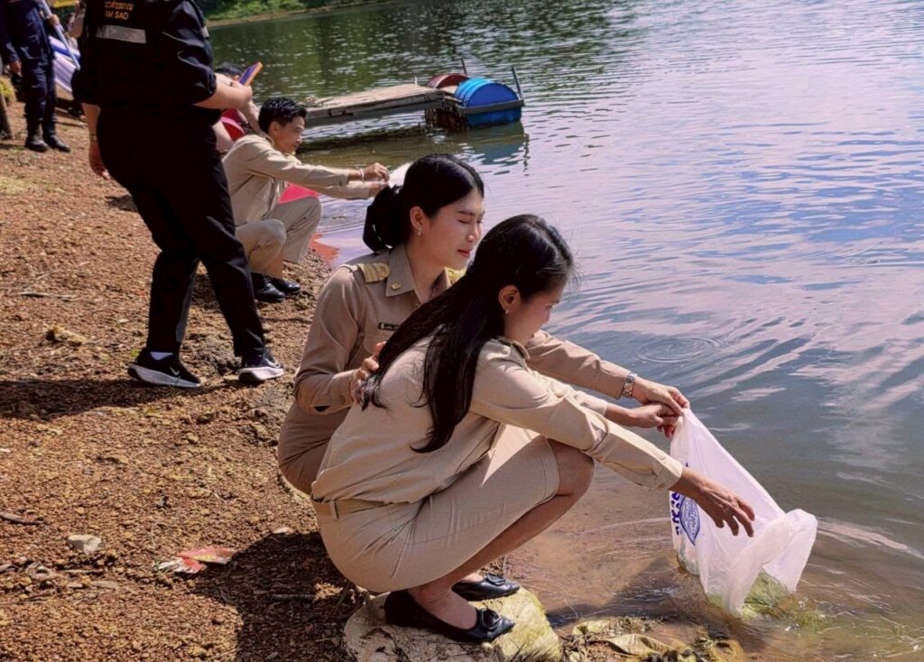 720181136_122213842706571109_8116763556719984788_n-1024x734 พิธีปล่อยพันธุ์สัตว์น้ำเฉลิมพระเกียรติและถวายเป็นพระราชกุศล แด่สมเด็จพระนางเจ้าสุทิดา พัชรสุธาพิมลลักษณ พระบรมราชินี เนื่องในโอกาสวันเฉลิมพระชนมพรรษา 48 พรรษา